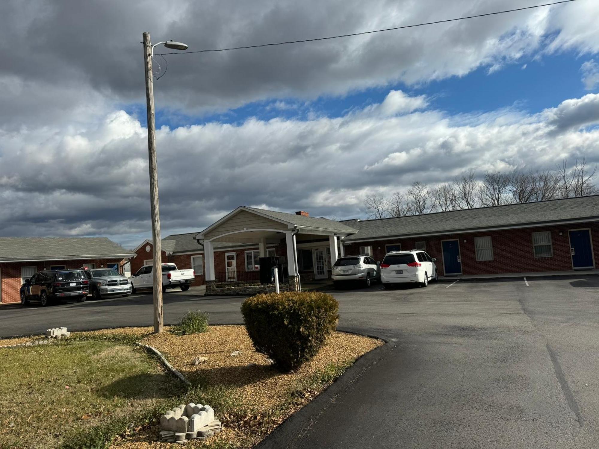 Budget Inn Danville Exterior photo